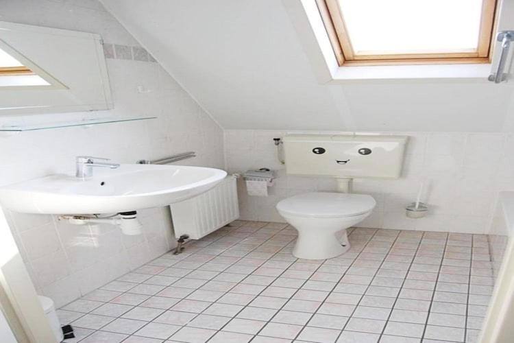 Vakantiehuis Amazing With Garden *